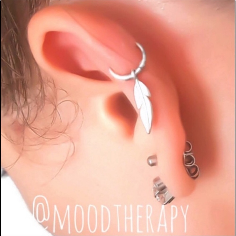 💸FINAL PRICE DROP💕NIB Handmade 925 Feather Cartilage Hoop💕